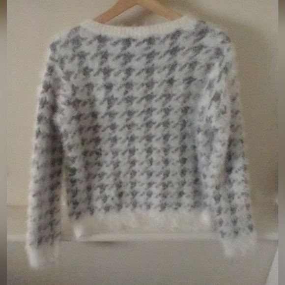 Mudd Fuzzy Women Eyelash Sweater Gray&White Houndstooth Check Crew Neck Size M - Picture 3 of 9